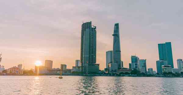 卤素灯的灯光是什么颜色,原厂卤素灯色温是多少