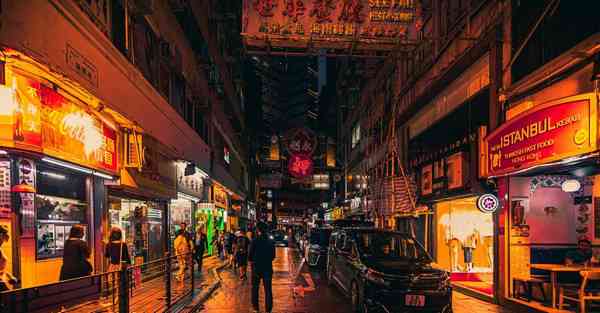 奔驰E300L后备箱尺寸图